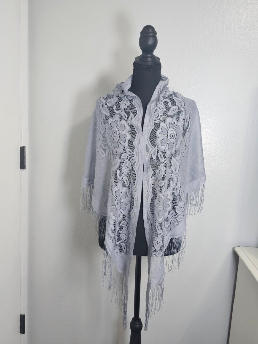 NWOT Unbranded 3 PC Bundle Floral Lace Fringe Shawls - Boho Bikini Cover Up Set - Picture 6 of 7